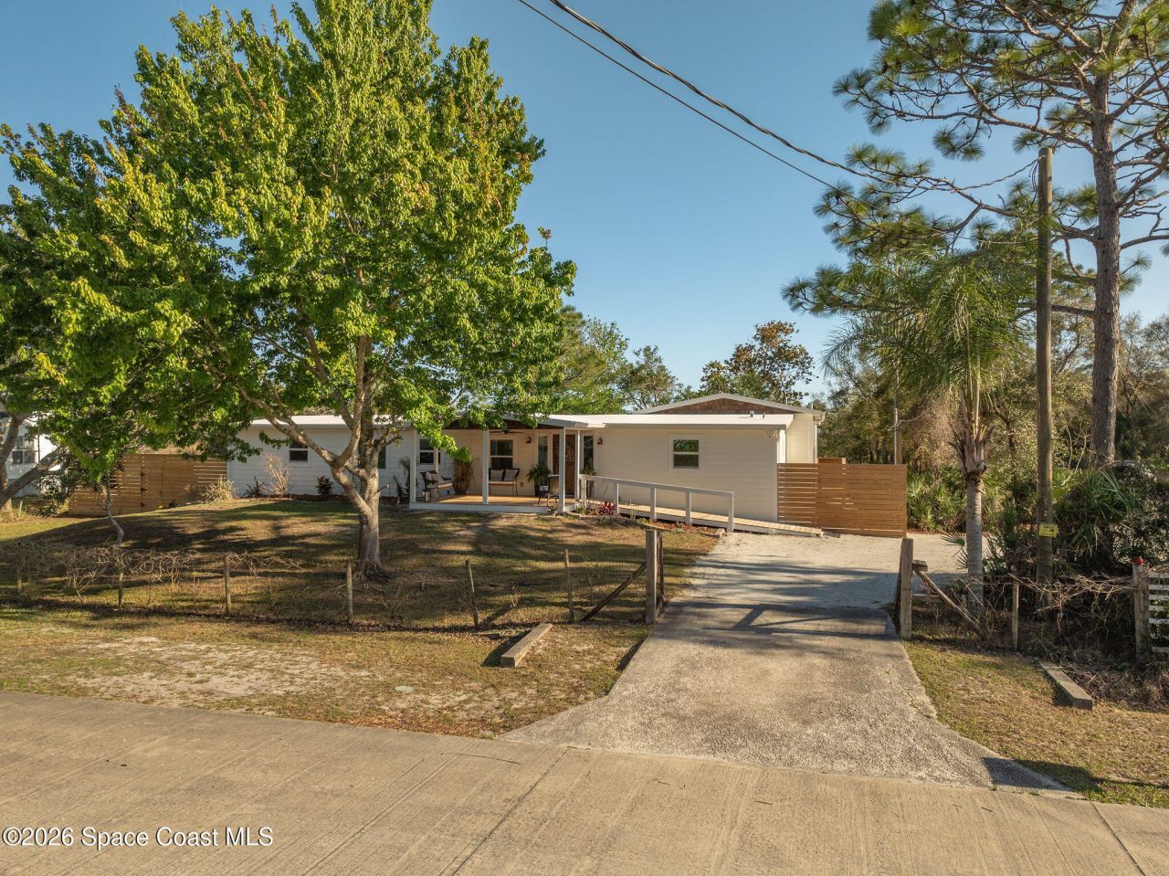 4160 Hidden Lakes Drive , Mims, FL 32754 Photo