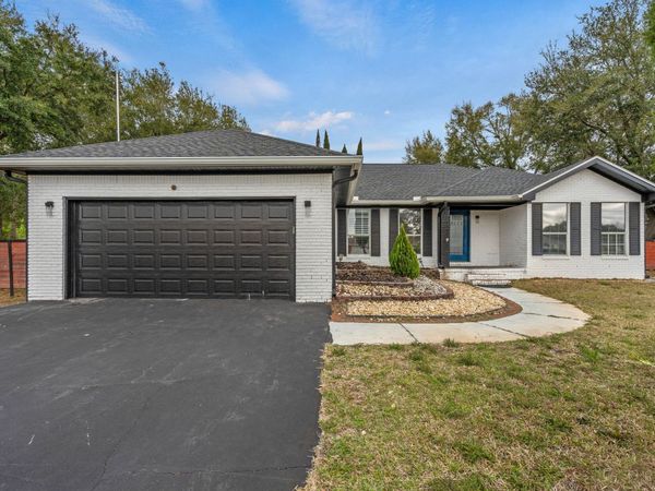 2187 Calle De Castelar, Navarre, FL 32566