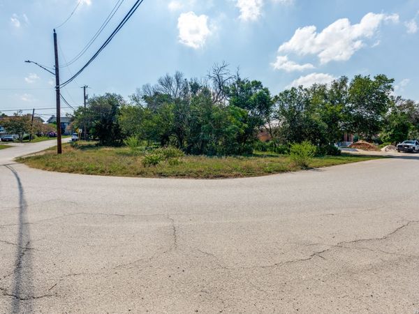 6692 King Crown, San Antonio, TX 78233