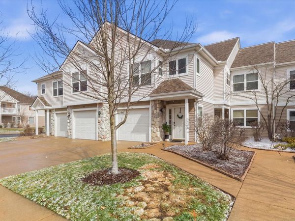 709 Fieldstone Circle W, Chelsea, MI 48118