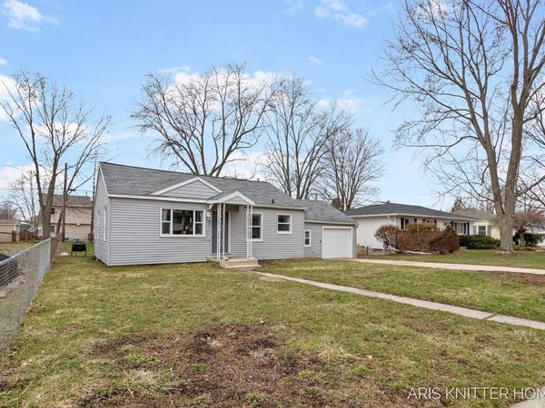 515 NW Ferndale Avenue NW, Walker, MI 49534