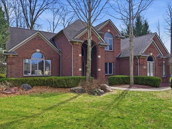 52018 Loon Court, Shelby Twp, MI 48315