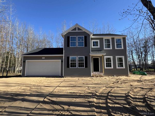 73 Royal Oak Drive, Gladstone, MI 49837