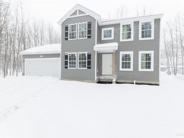 73 Royal Oak Drive, Gladstone, MI 49837