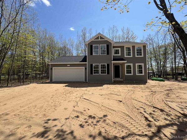 73 Royal Oak Drive, Gladstone, MI 49837