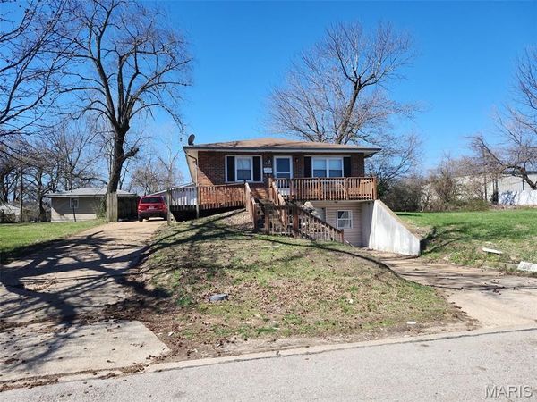 10107 Castle Drive , St Louis, MO 63136