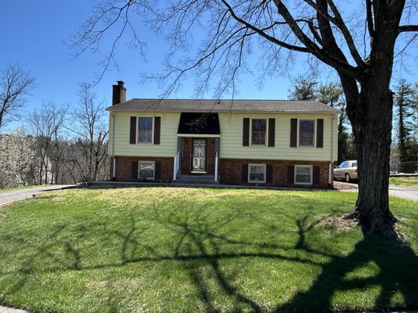 4208 Whitehall CIR , Roanoke, VA 24018