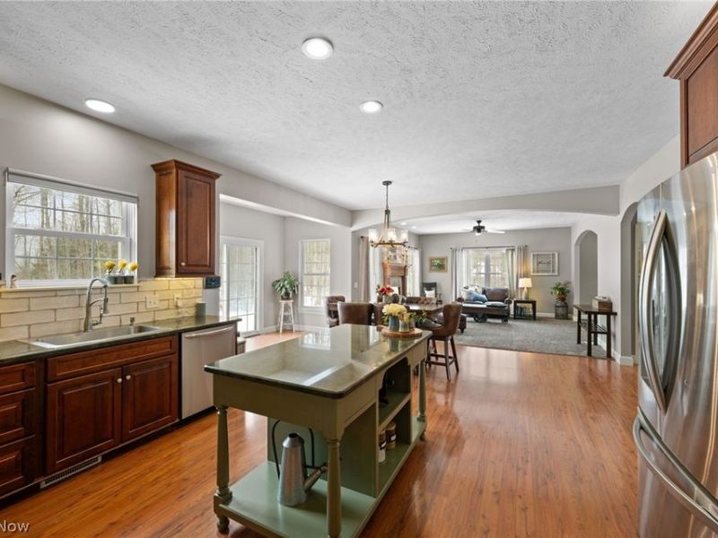 10960 Eden Park Drive, Chardon, OH 44024 Photo 12