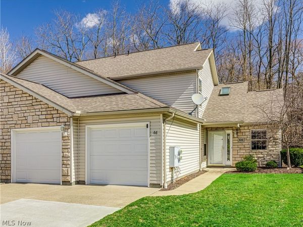 66 Falling Water Circle , Cuyahoga Falls, OH 44262