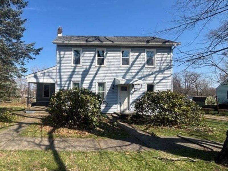 137 Noble Street W, East Canton, OH 44730 Photo 1