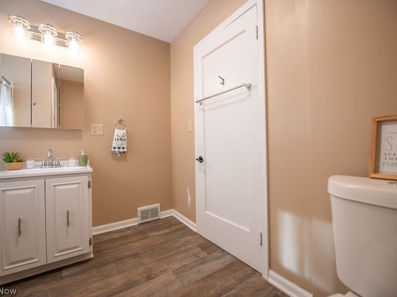 137 Noble Street W, East Canton, OH 44730 Photo 18