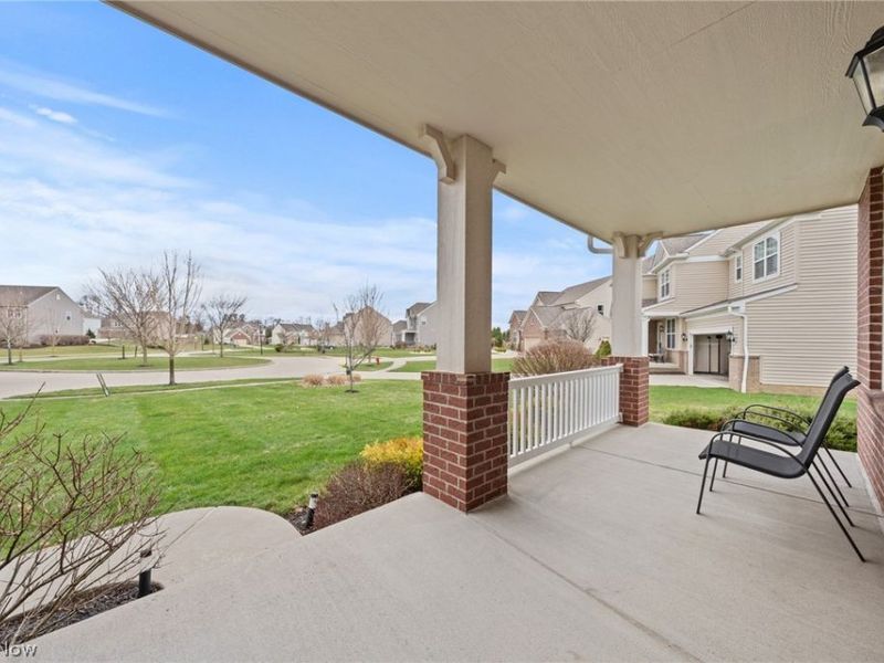 2039 Meadowood Boulevard, Twinsburg, OH 44087 Photo 2