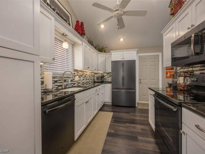 4929 Searls Drive NW, North Canton, OH 44720 Photo 9