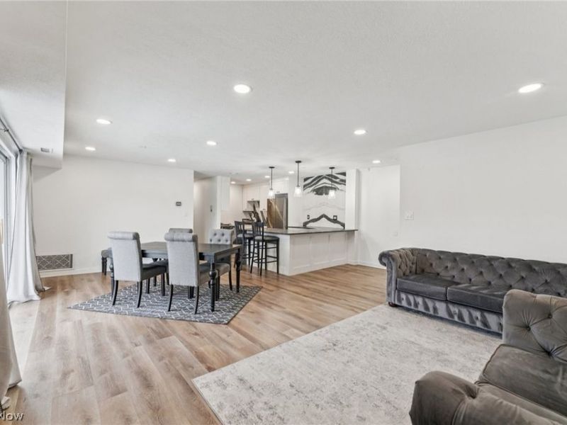 1900 King James Parkway, Unit 203, Westlake, OH 44145 Photo 9