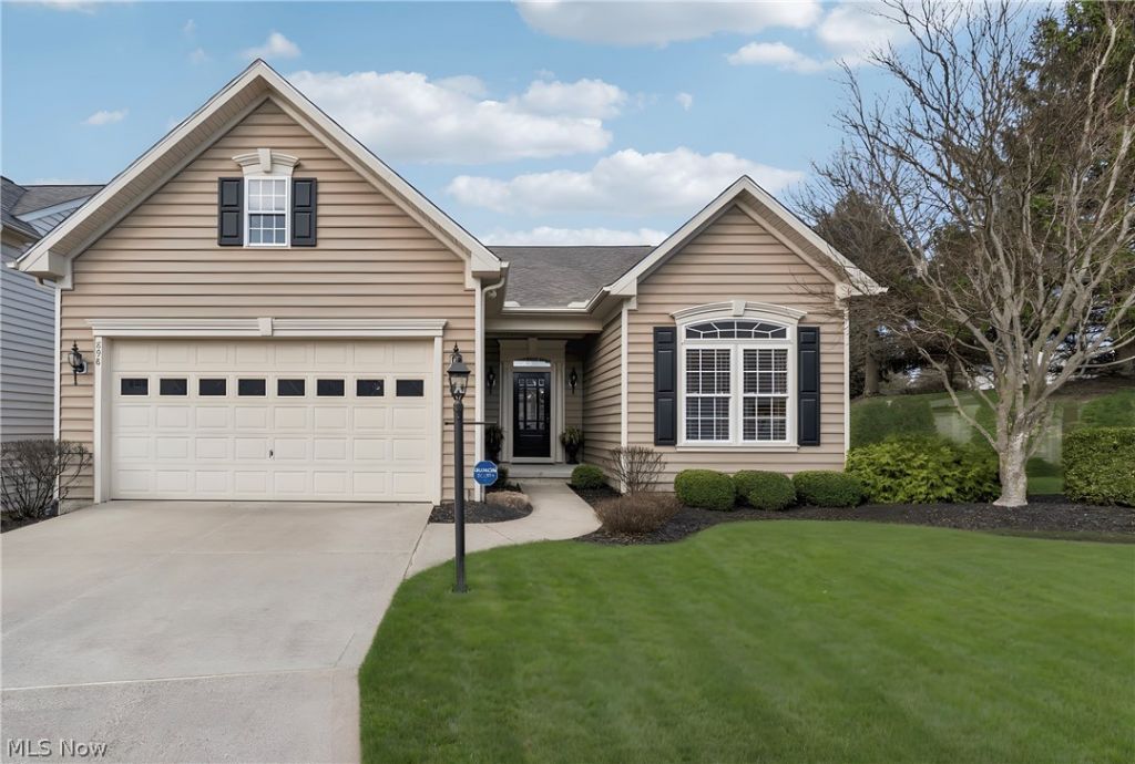898 Willow Creek Drive, Fairlawn, OH 44333