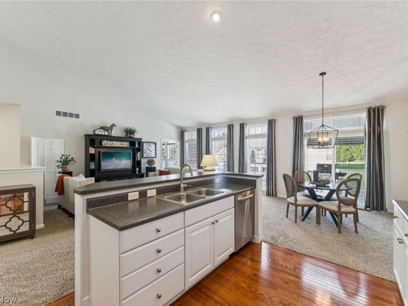 898 Willow Creek Drive, Fairlawn, OH 44333 Photo 11