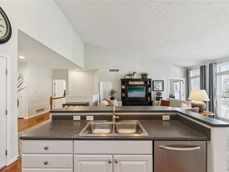 898 Willow Creek Drive, Fairlawn, OH 44333 Photo 12