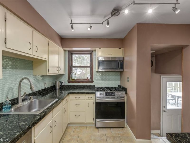 2192 Briarwood Road, Cleveland Heights, OH 44118 Photo 11