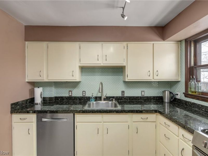 2192 Briarwood Road, Cleveland Heights, OH 44118 Photo 13