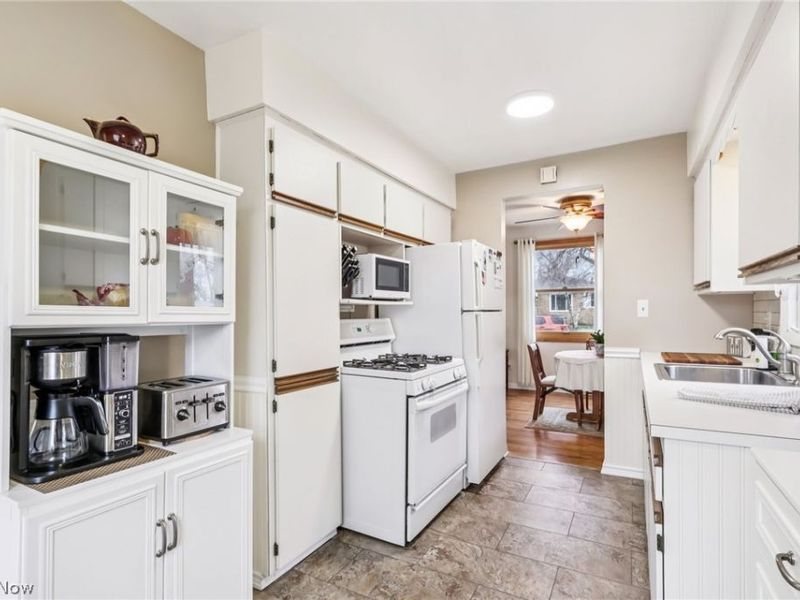 10860 Ronald Drive, Parma, OH 44130 Photo 17