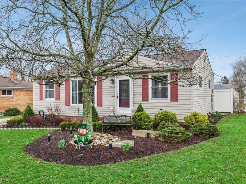 10860 Ronald Drive, Parma, OH 44130 Photo 4