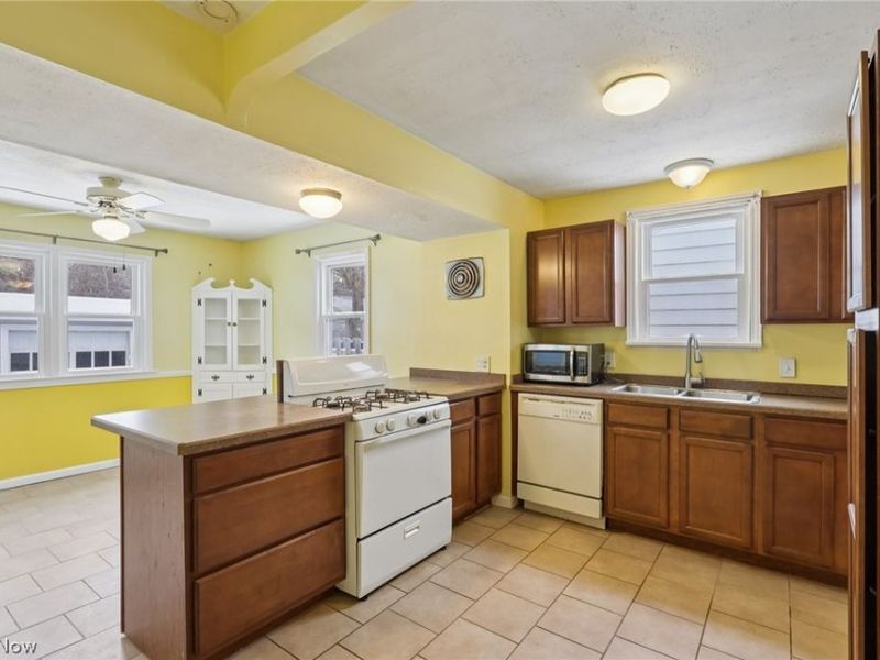 1606 Parker Drive, Mayfield Heights, OH 44124 Photo 5