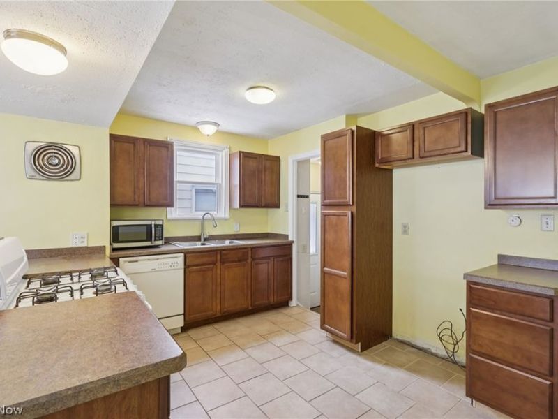 1606 Parker Drive, Mayfield Heights, OH 44124 Photo 6