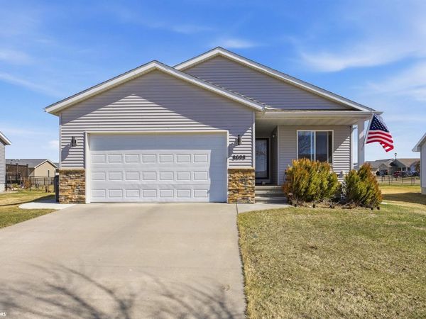 8608 Flatbush Court NE, Cedar Rapids, IA 52402