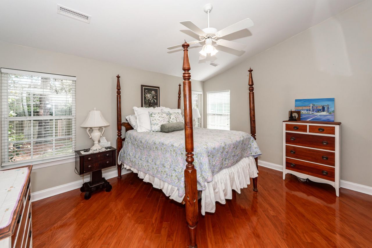 110 Horse Shoe Bay Court Photo 8