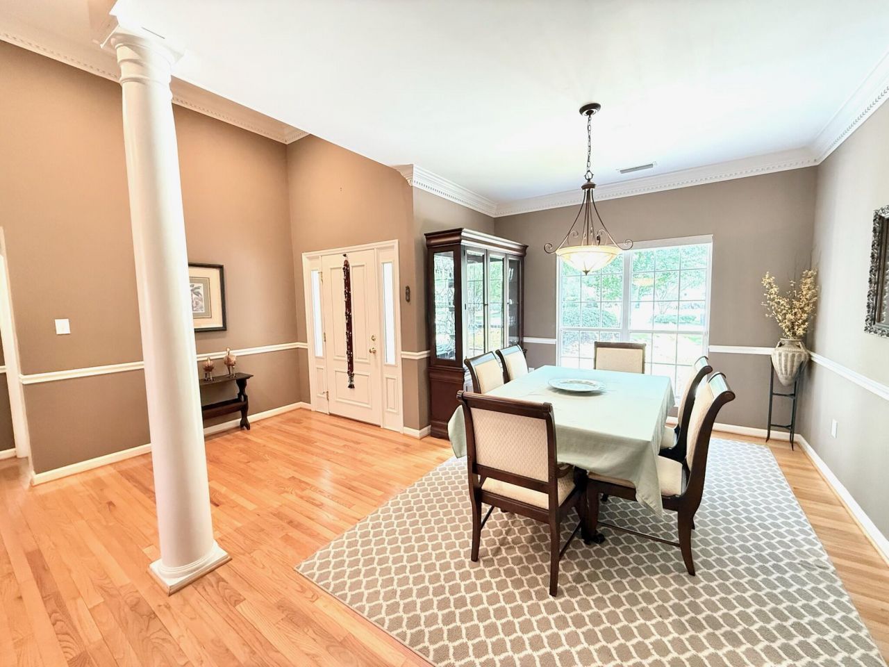 213 Ashmont Drive Photo 8