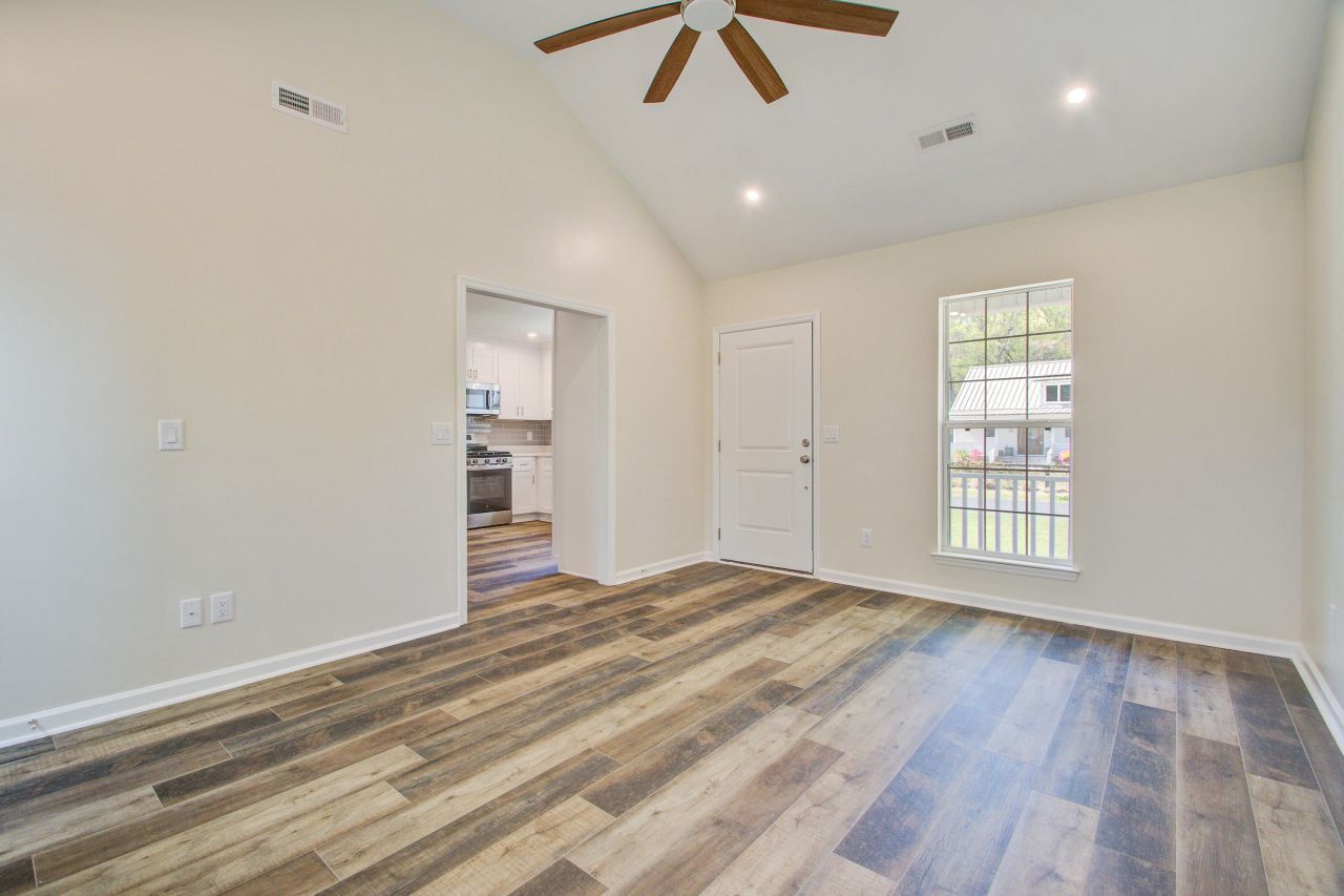 1664 Pierpont Avenue Photo 7