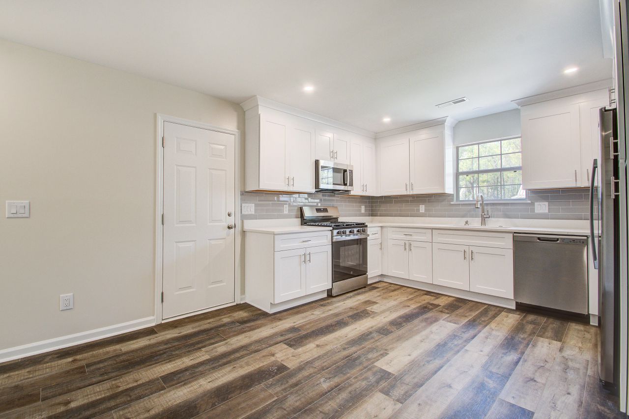 1664 Pierpont Avenue Photo 8