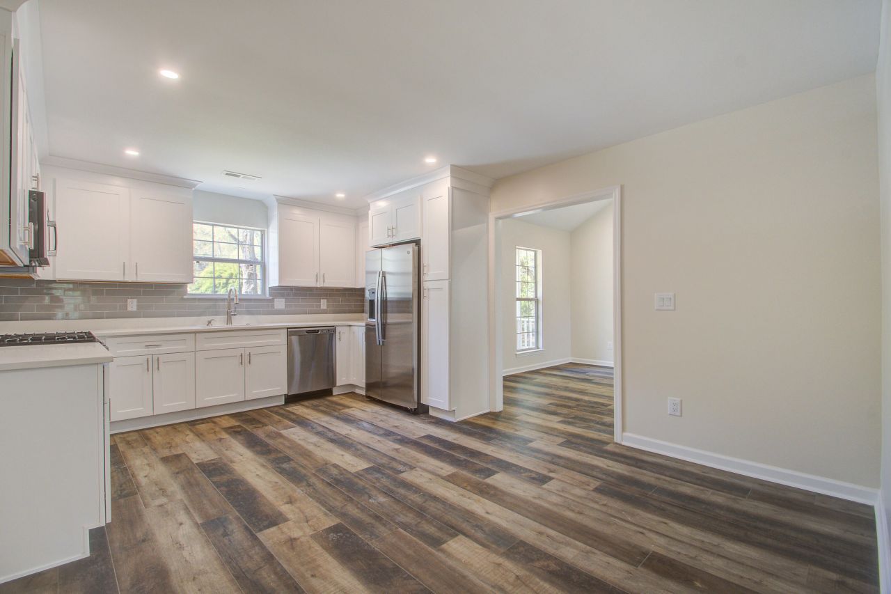 1664 Pierpont Avenue Photo 9