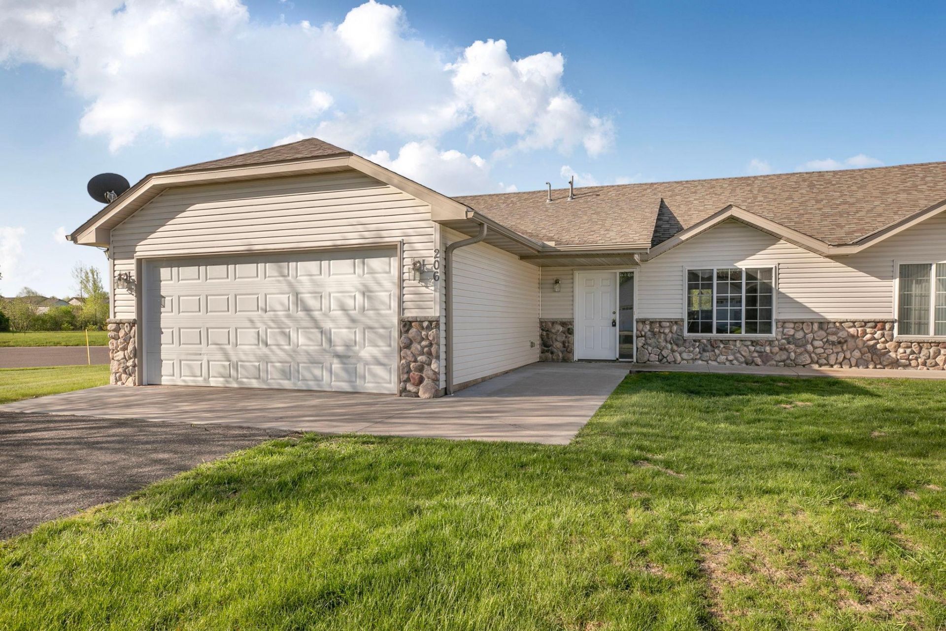 206 Appaloosa Court, Braham, MN 55006 Main Photo