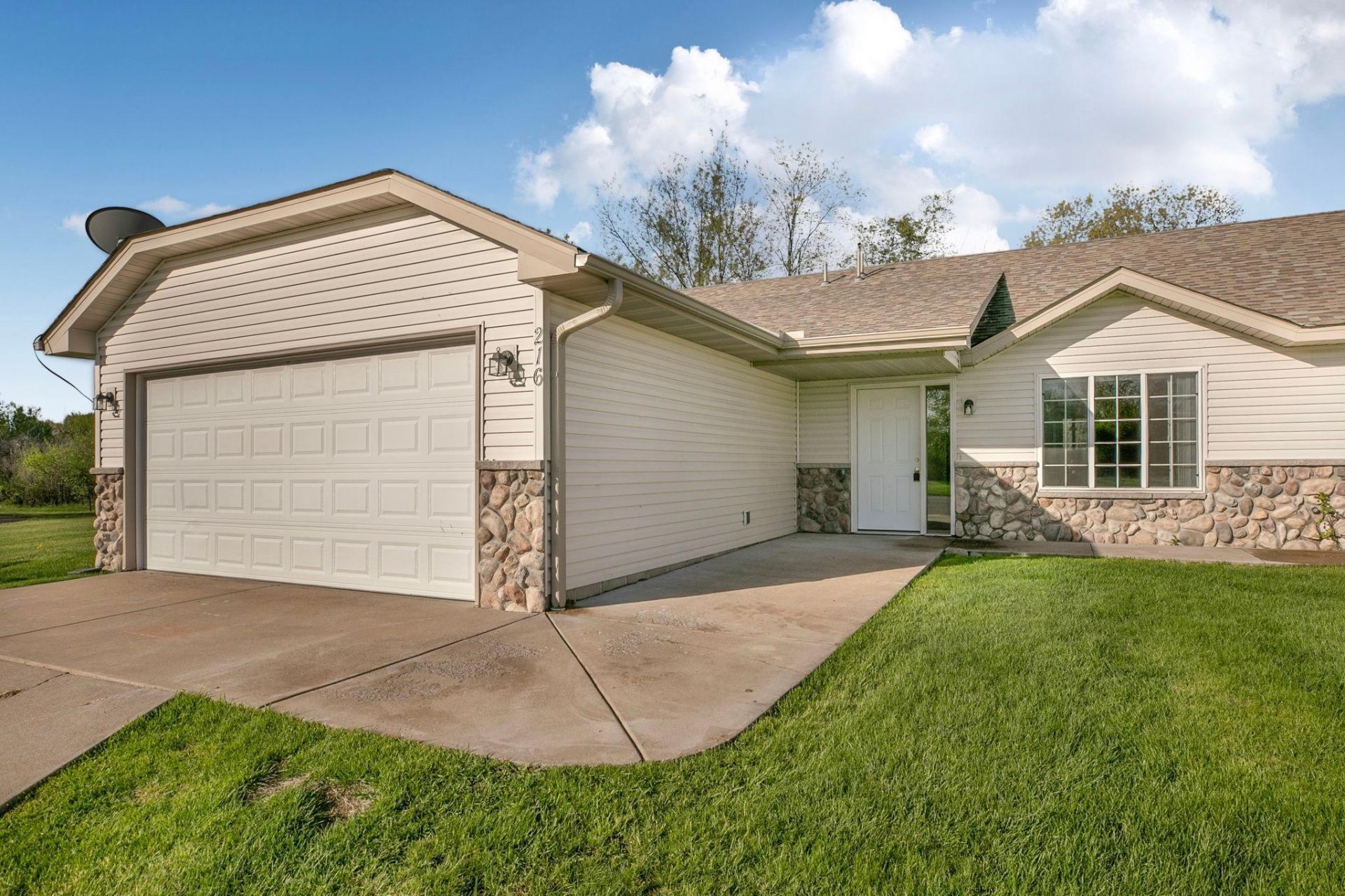 216 Appaloosa Court, Braham, MN 55006 Main Photo