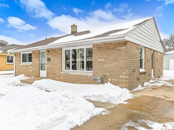 7038 W Lakefield DRIVE, Milwaukee, WI 53219