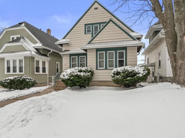 6611 W Moltke AVENUE, Milwaukee, WI 53210