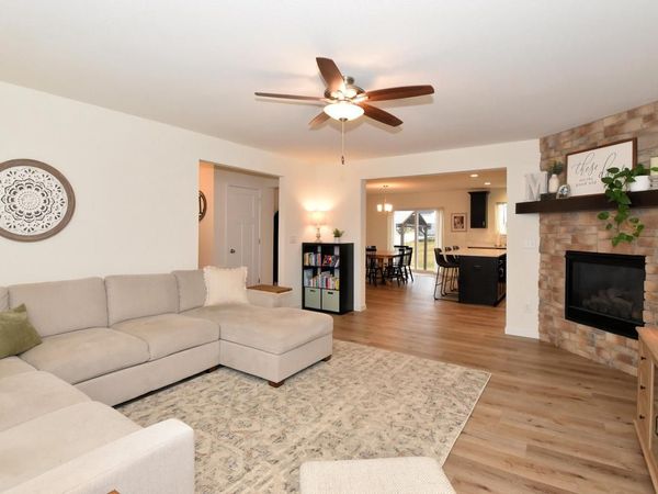 1870 Nottingham DRIVE, Union Grove, WI 53182