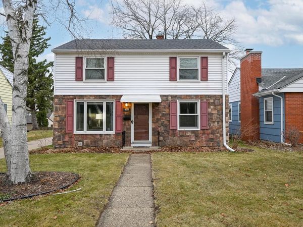 2471 N 80th STREET, Wauwatosa, WI 53213