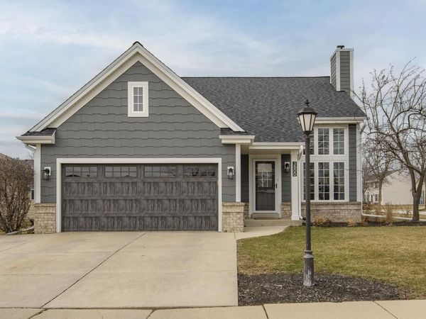 3800 Rivers Crossing DRIVE, Waukesha, WI 53189