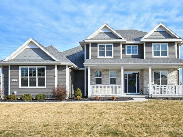 8130 W Mourning Dove LANE, Mequon, WI 53097