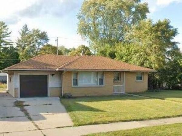 7200 W Grantosa DRIVE, Milwaukee, WI 53218