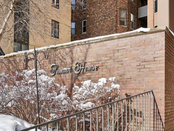 1919 N Summit AVENUE, Unit 1C, Milwaukee, WI 53202