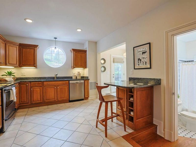 416 Torrence Court, Cincinnati, OH 45202 Photo 17