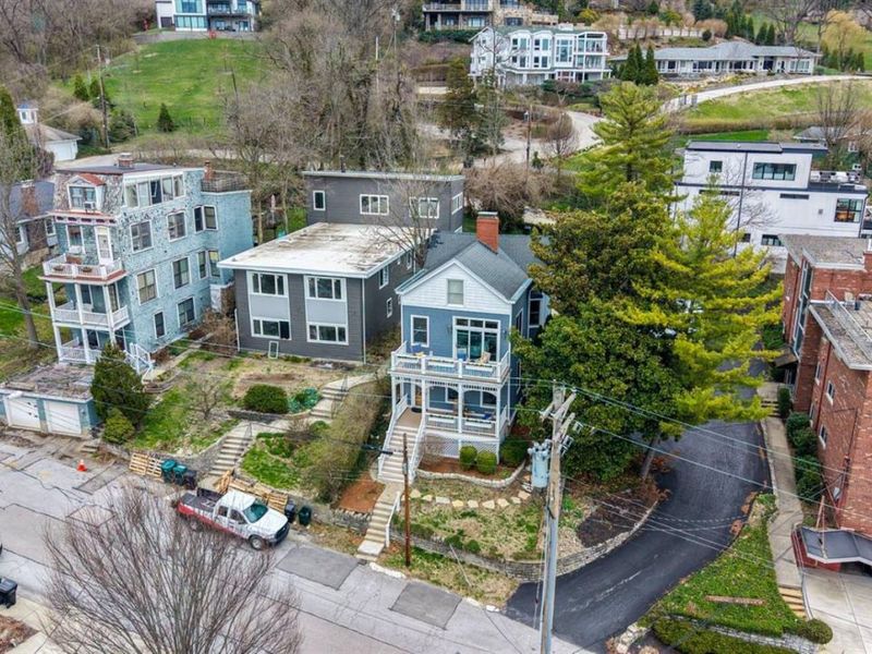 416 Torrence Court, Cincinnati, OH 45202 Photo 2