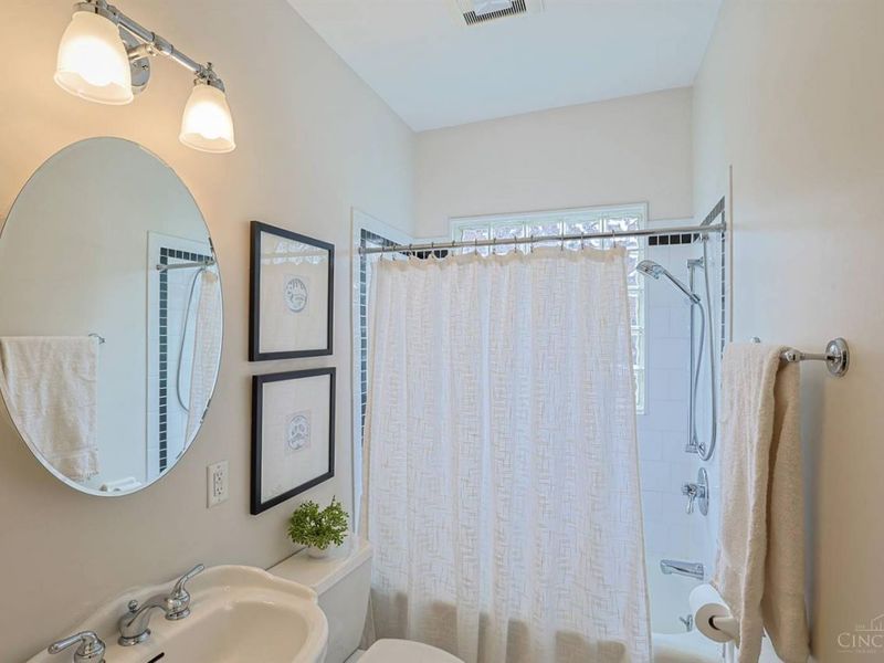 416 Torrence Court, Cincinnati, OH 45202 Photo 27