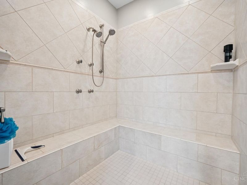 9867 Laurel Glen Drive, Loveland, OH 45140 Photo 13