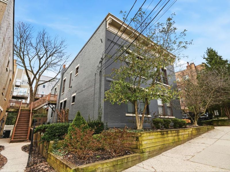 981 Paradrome, Unit B, Cincinnati, OH 45202 Photo 1