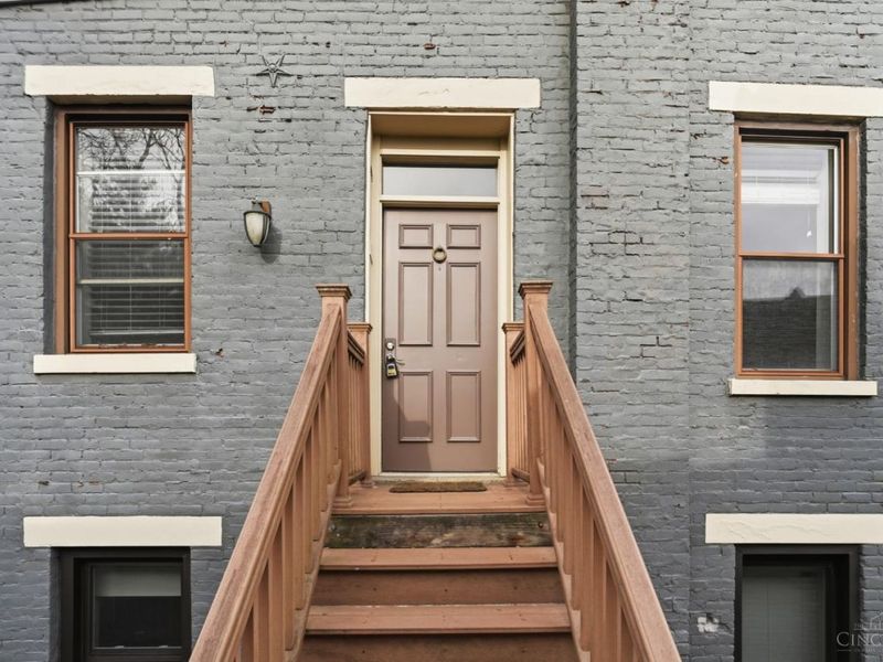 981 Paradrome, Unit B, Cincinnati, OH 45202 Photo 2