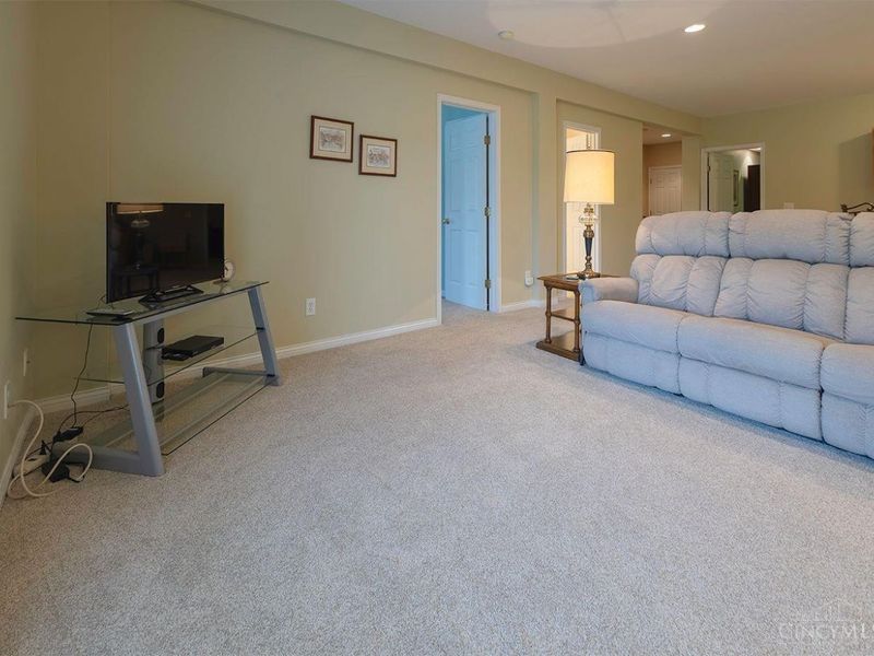 9601 Pebble View Drive, Colerain Township, OH 45252 Photo 22